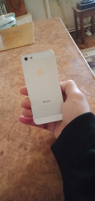 продам айфон 5с на заблокирован