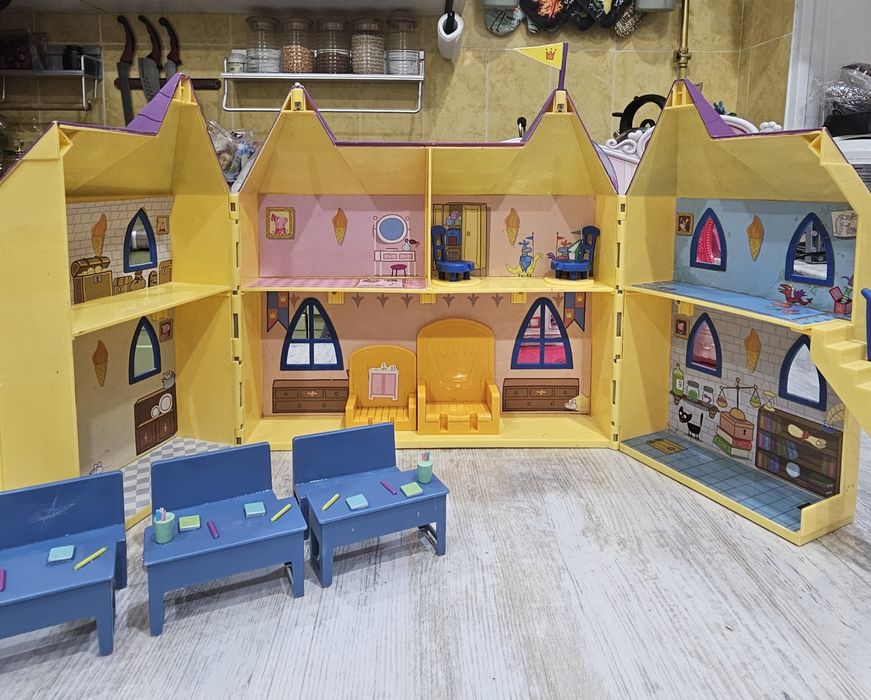 Продам домик Пепы с мебелью