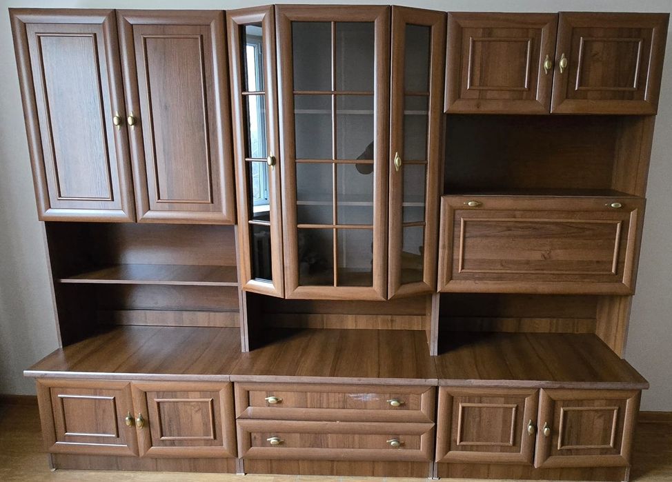 Стенка (гарнитур) в зал