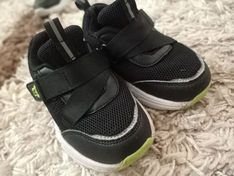 Продам детскую обувь