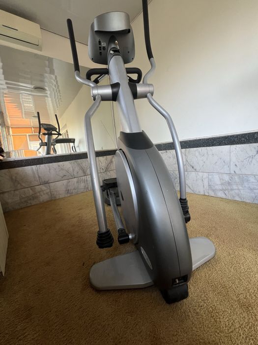 Эллиптический тренажер Matrix