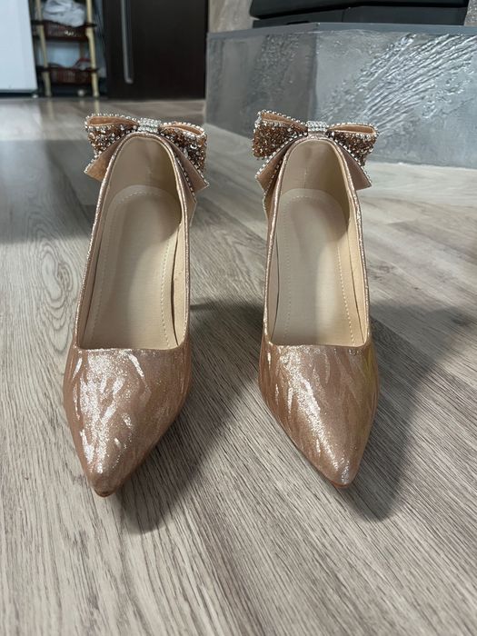 Розови токчета, 40 номер