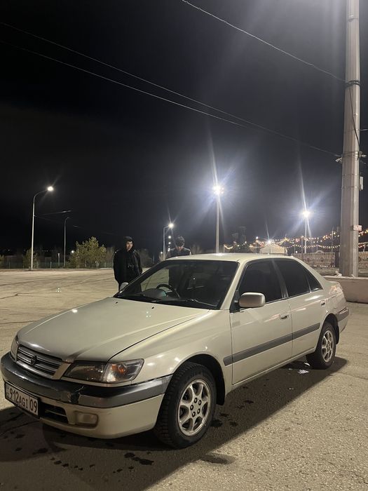 Продаю машину тайота карона