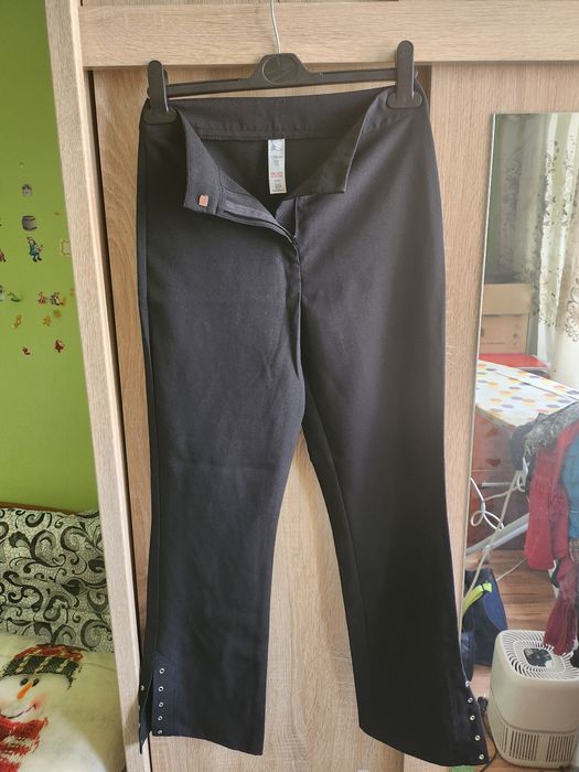 Pantaloni noi confecționați pentru UK