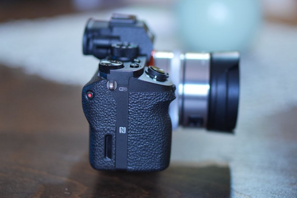 Sony a 7 S II + 2 обектива + 2 батерии + микрофони