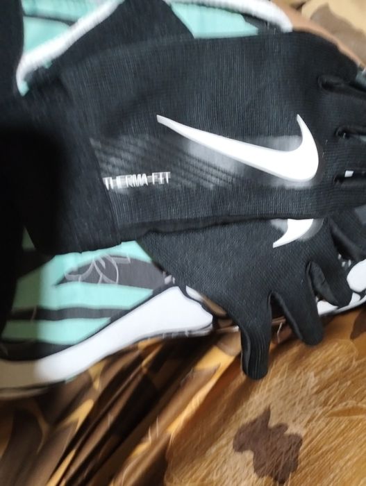 Vând mănuși Nike de copii