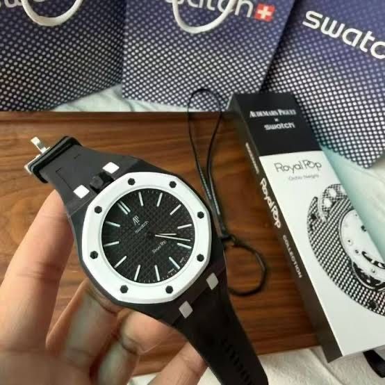 Чисто нов часовник Audemar Piguet x Swatch Royal Pop