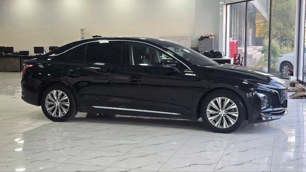 Сотилади срочно HONGQI / 2024/2025