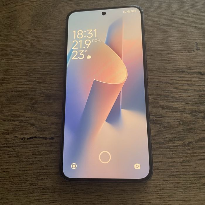 Продавам Xiaomi 13 5G – 256 GB, отлично състояние