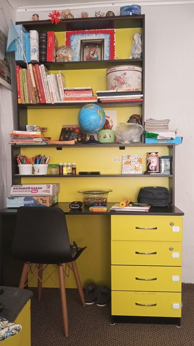 Продам стол для комнаты