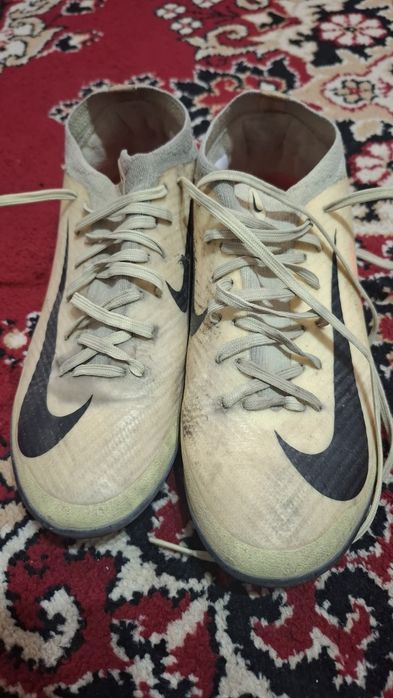 Бутсы и сороконожки