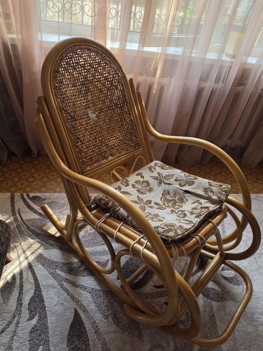 Продам кресло качалку