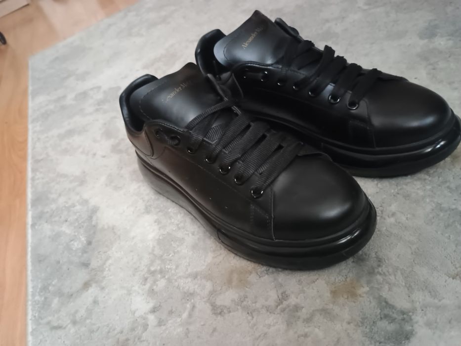 Vând adidași Alexander Mcqueen