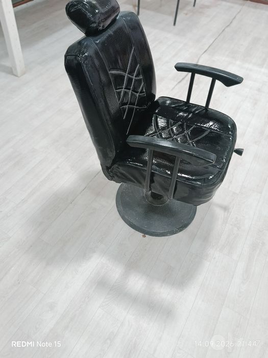 Salon uchun mòljallangan kreslo