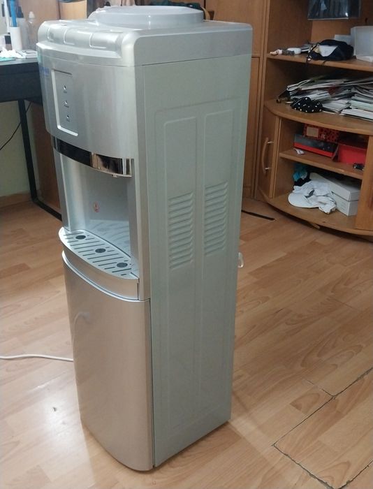 Диспенсер / Кулер для воды