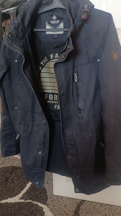 Продам куртку  черного цвета