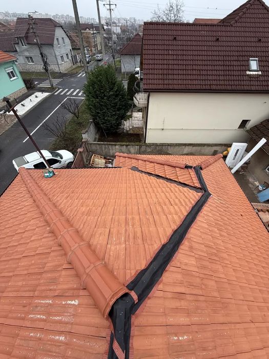 Acoperisuri și reparatii 
Echipa de construcții. Executăm următoa