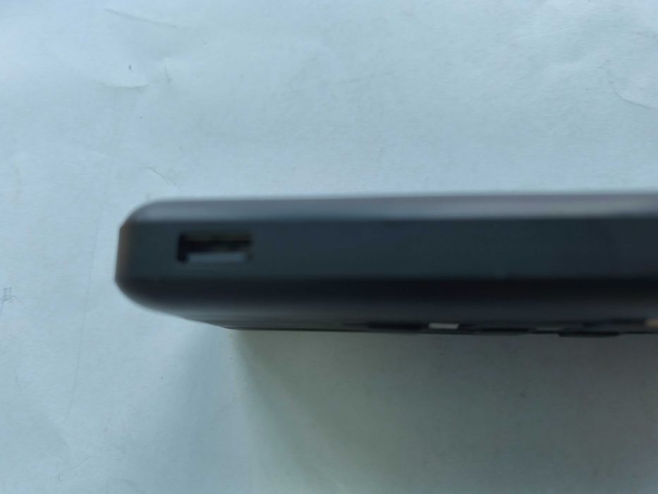 Baterie externa - power bank 10000 mAh cu cabluri si incarcare solara
