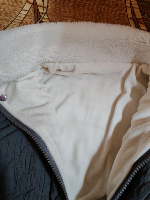 Продам детскую курточку