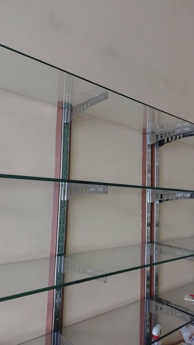 Стъклени рафтове