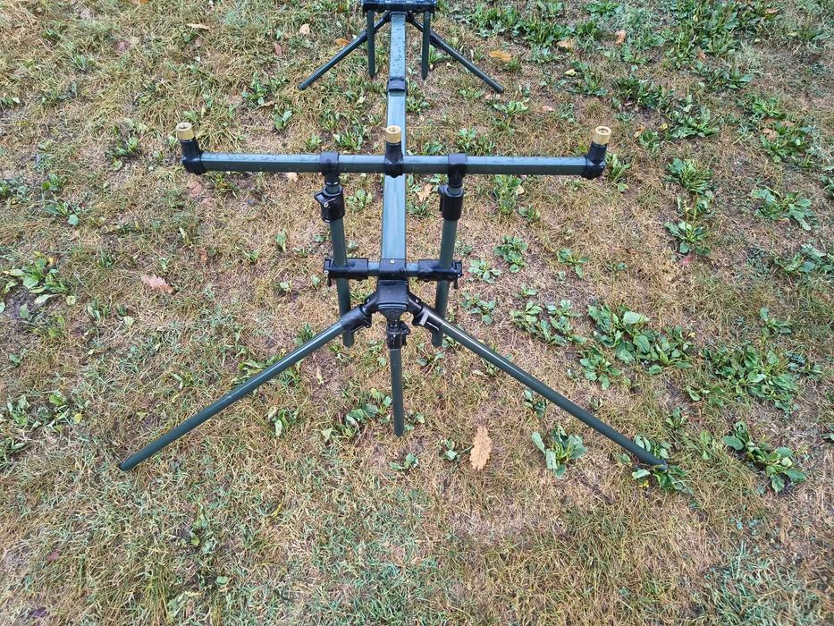 Шаранджийска стойка за 3 въдици JRC X-Lite