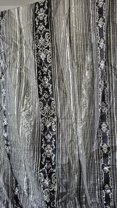 Черно тънко перде с ламена украса и тънко втора употреба бяло