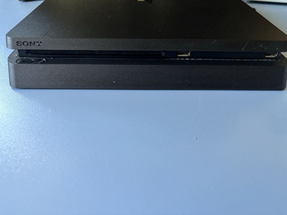 Продавам PlayStation4 Slim + 11 игри