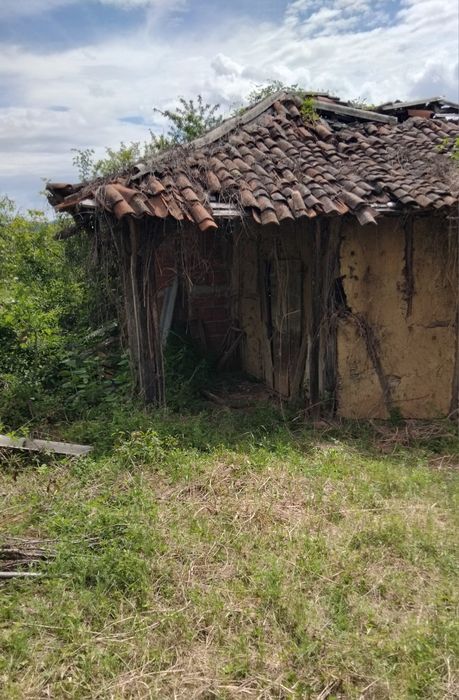 Продава къща в с.Еремия обл.Кюстендил