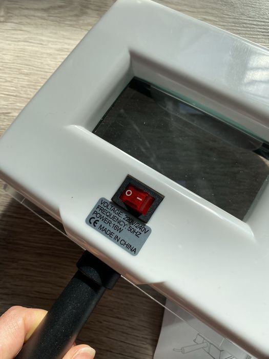 Lampa pentru analizarea pielii portabila