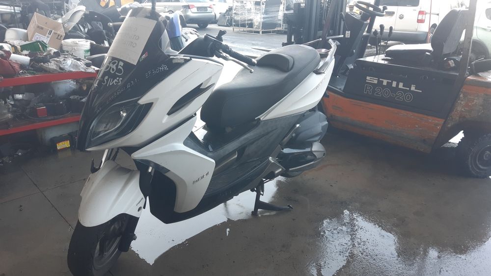 Скутер Кимко (Kymco K-XCT 300i)-на части