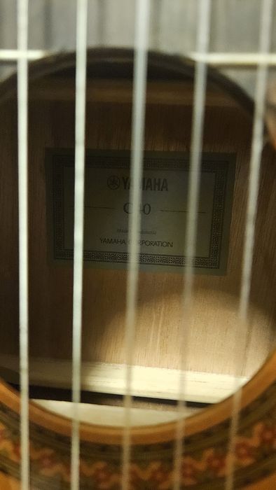 Продам гитару yamaha c40