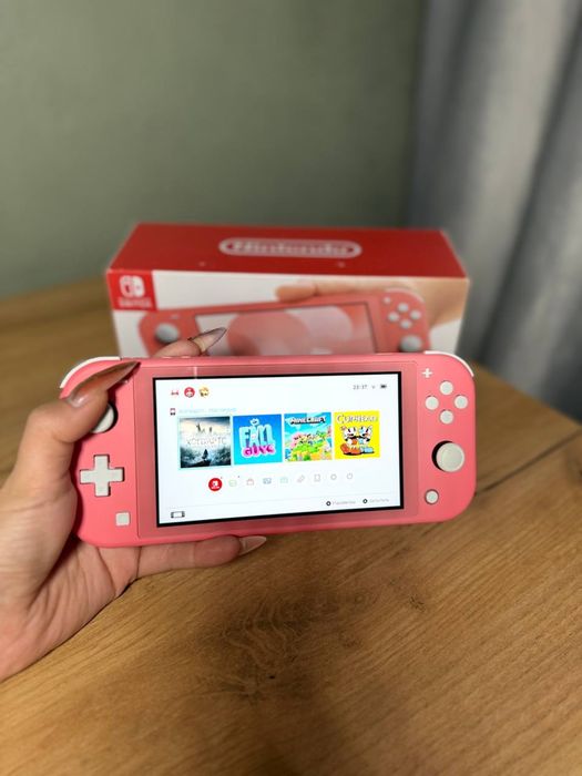 Nintendo Switch Lite, кораллового цвета