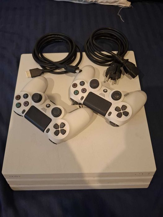 PlayStation 4 PRO Alb | 1TB + 2 Joystick Dualshock 4 Alb (PS4)