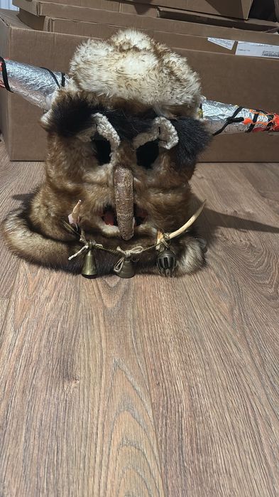 Сурвакарски маски с кожи и дърво