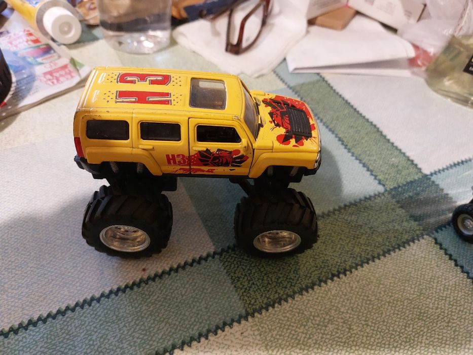 Продавам 4 броя мини колички.