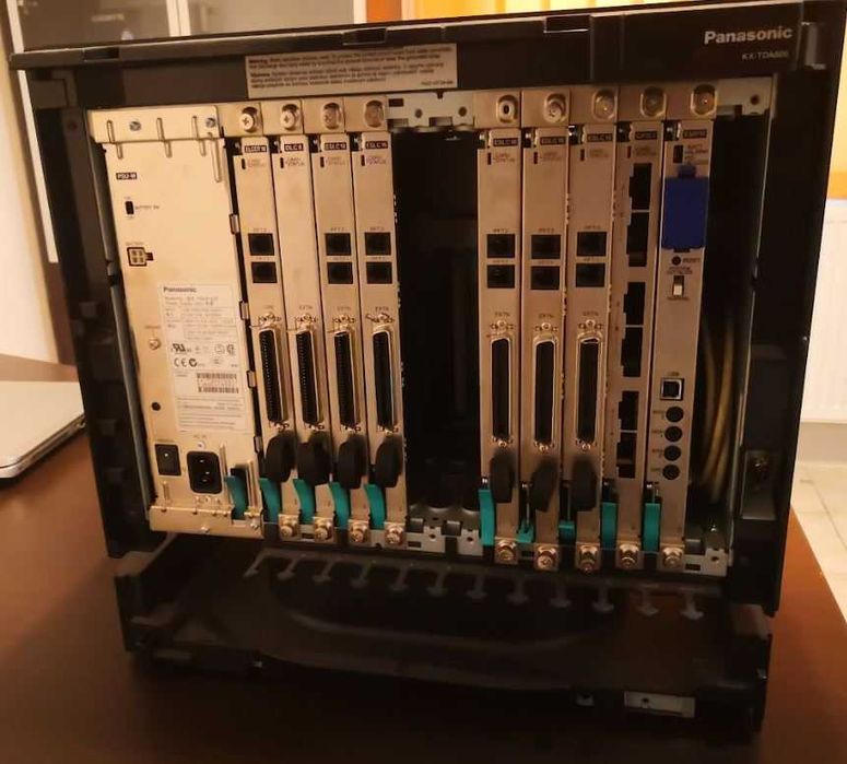Centrala Panasonic KX-TDA600CE Hybrid IP-PBX, extensii 5x ESLC16, etc