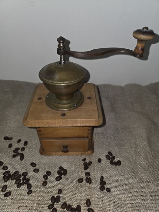 Rasnita de cafea Peter Dienes