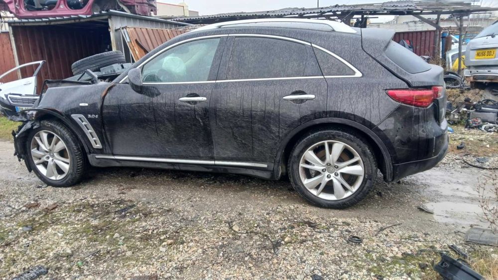 На части Инфинити QX70 3.0D 2017г