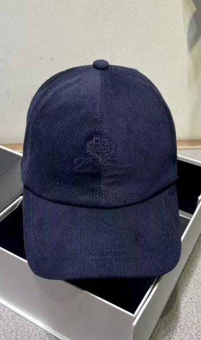 Sapca Loro Piana  material raiat sau  in  sau poliester sau blugi