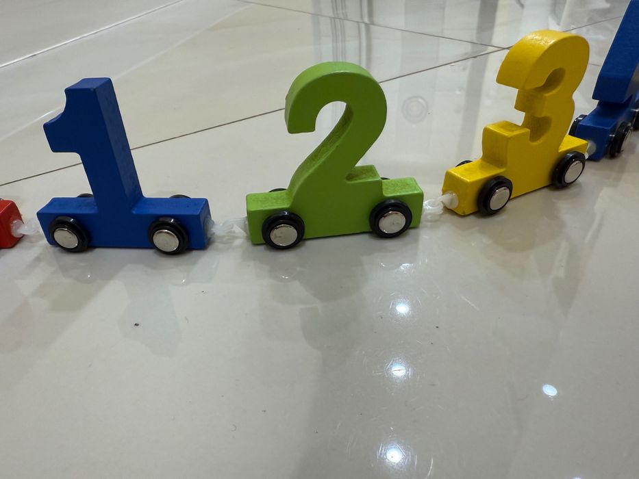 Дървено влакче с цифри