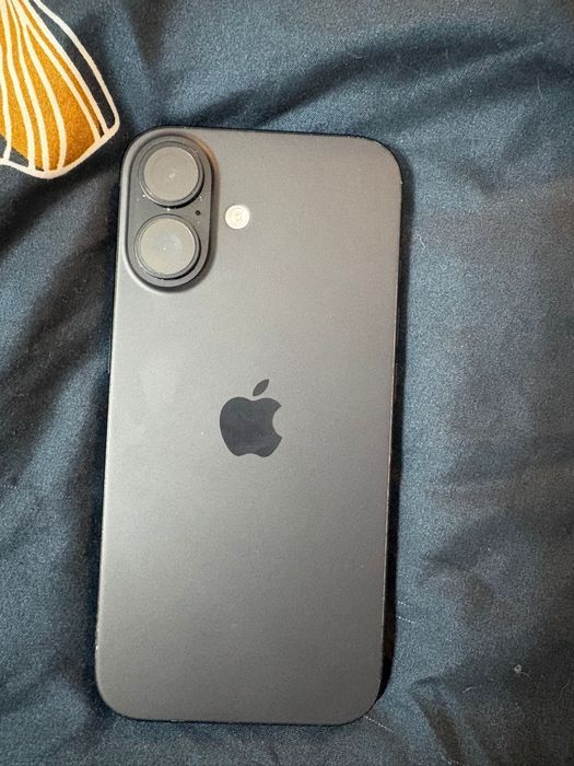 Vand urgent Iphone 16 128gb, putin fisurat