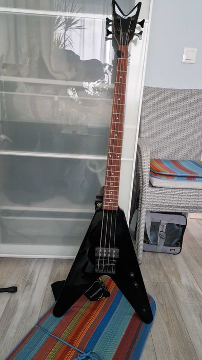 бас китара DEAN Flying V
