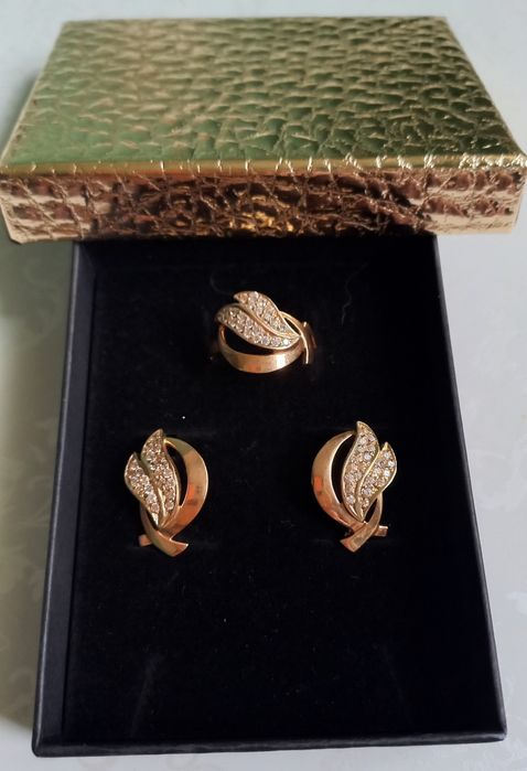 Элегантный золотой комплект 585 пробы