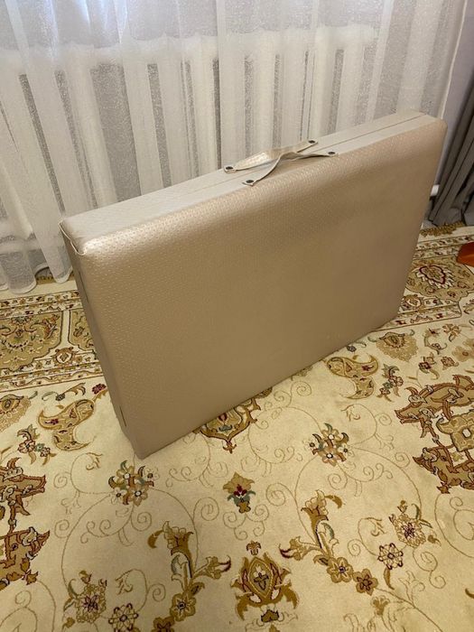 Продам кушетку ( новая)