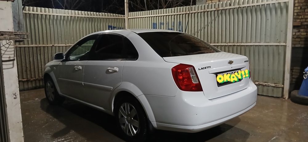 lasetti 2010  yurgan zanglari olingan chexol taqib beriladi