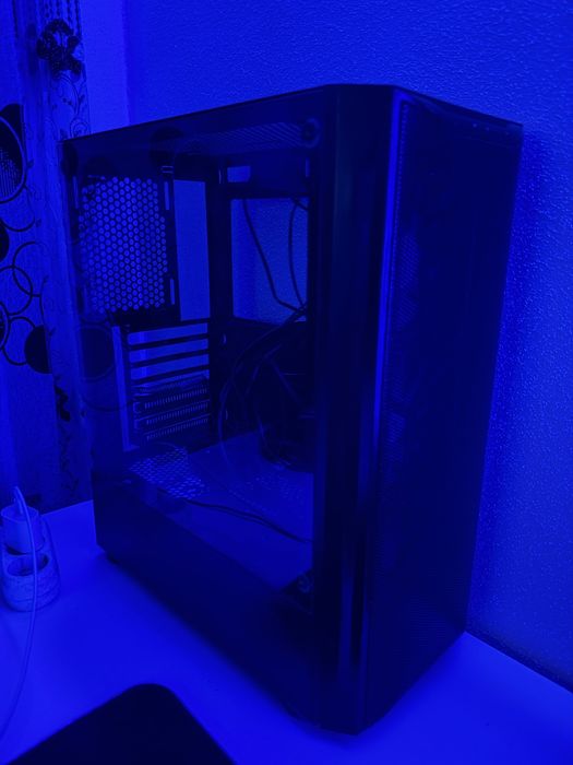 Vand carcasa gaming