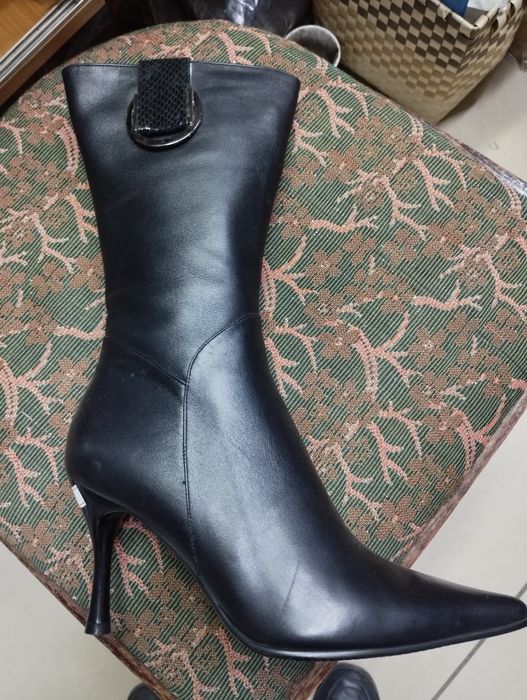 Продам женскую обувь,угги