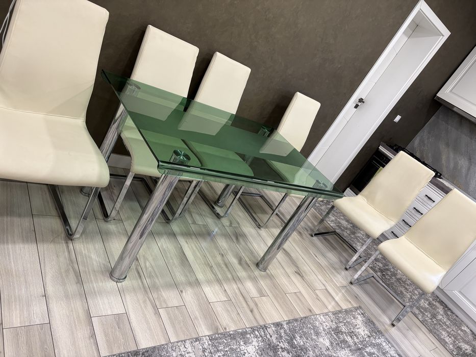 Vand masa cu 6 scaune