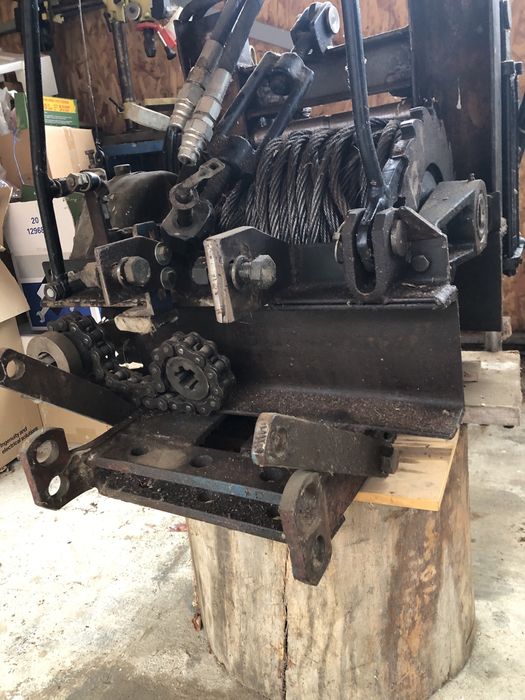 Vând troliu forestier în tiranti tractor UTB 445