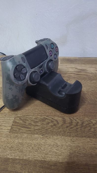 Ps 4 slim + джостик + 3 игры